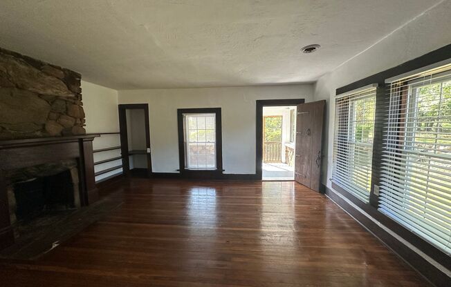 Charming 4 Bedroom House in Bedford
