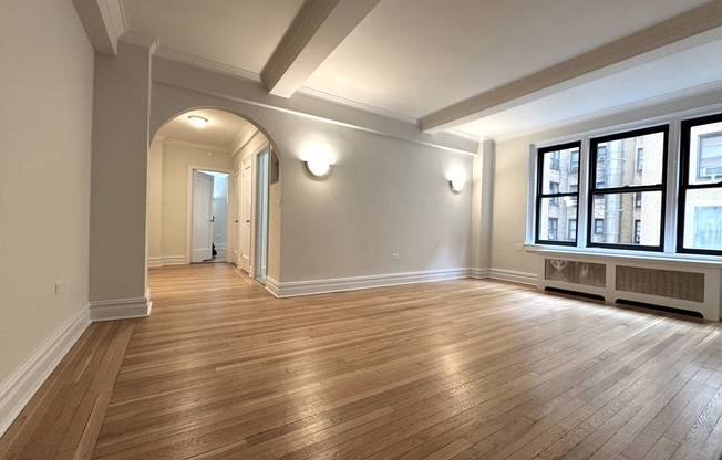 405 E 54 ST