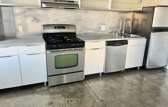 1 bed, 1 bath, 620 sqft, $1,950, Unit 34