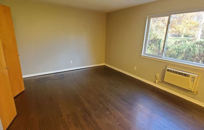 Studio, 1 bath, 500 sqft, $595, Unit #4