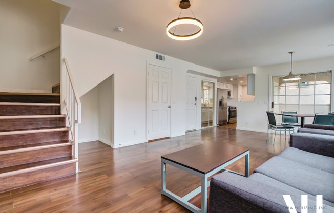 Portland Place: 2370 Portland Street - Three Bedrooms Near USC!