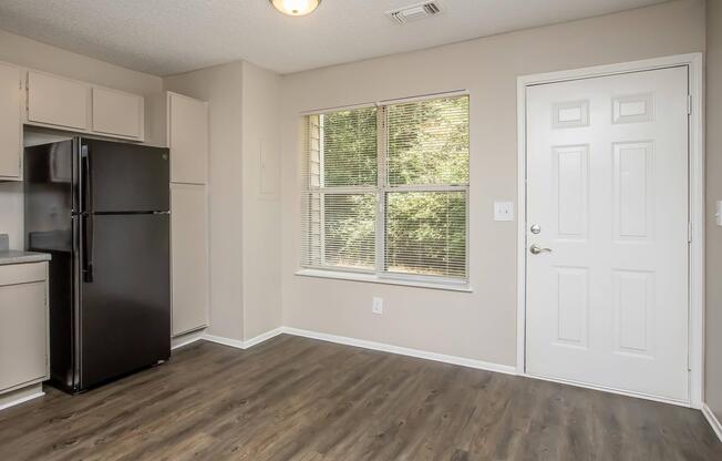 3 beds, 2.5 baths, 1,196 sqft, $1,450