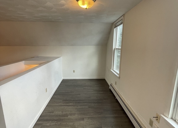 1 bed, 1 bath, 700 sqft, $1,700, Unit 3