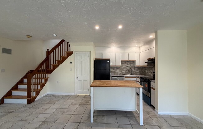 2 beds, 2.5 baths, 1,550 sqft, $2,850, Unit Unit 44
