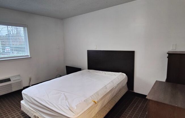 Studio, 1 bath, 329 sqft, $1,000, Unit 345
