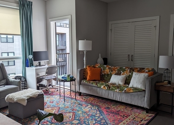 3 beds, 1 bath, 1,000 sqft, $3,975, Unit PH5