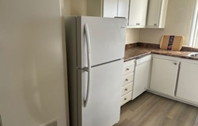 2 beds, 1 bath, $1,950, Unit 11