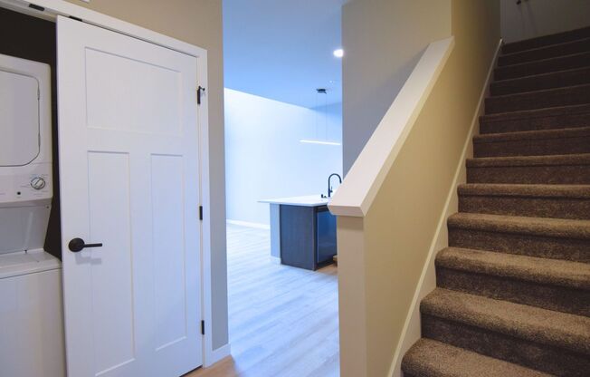 1 bed, 1 bath, 816 sqft, $1,970, Unit 5604-407