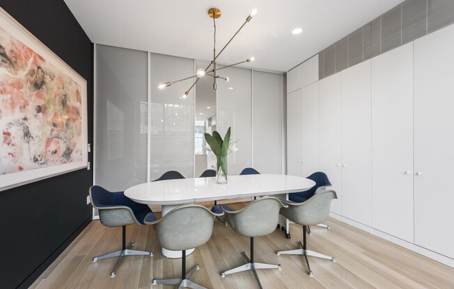 524 W 19 ST