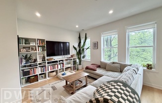 969 W 18 ST