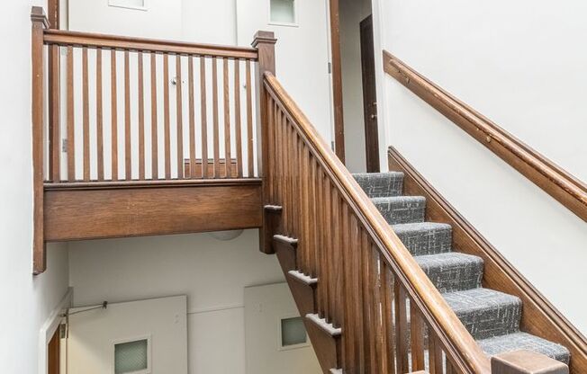 Studio, 1 bath, 325 sqft, $905, Unit 204