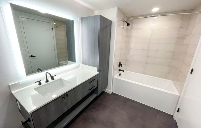 1 bed, 1 bath, 708 sqft, $3,295, Unit 406