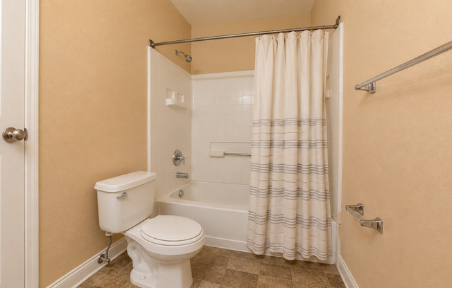 Spectacular 2 bedroom Townhome with Easy Access to Fort Carson, Peterson, and Schriever!