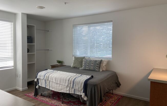 Studio, 1 bath, 180 sqft, $1,295, Unit 4400