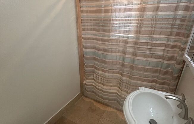 2 beds, 1 bath, 690 sqft, $1,500, Unit B1