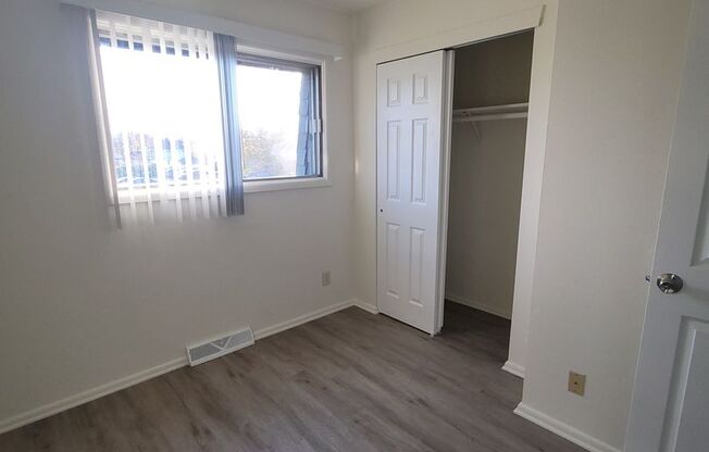 3 beds, 1.5 baths, 1,100 sqft, $1,635, Unit 3357
