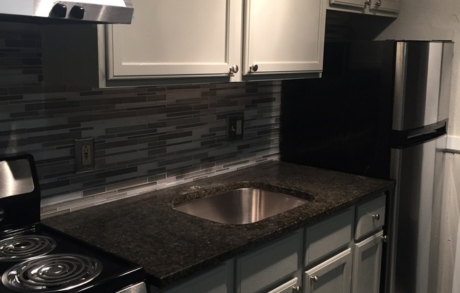 2 beds, 1 bath, 683 sqft, $1,025, Unit 27