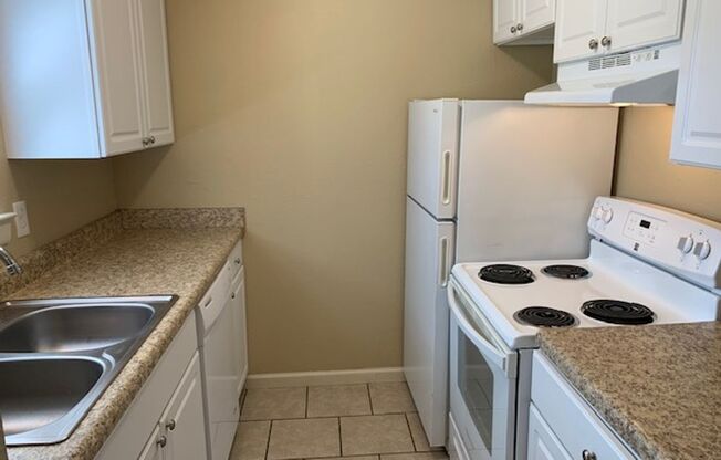 First Floor 2BD/2BA Condo on Memphis/Germantown Line!