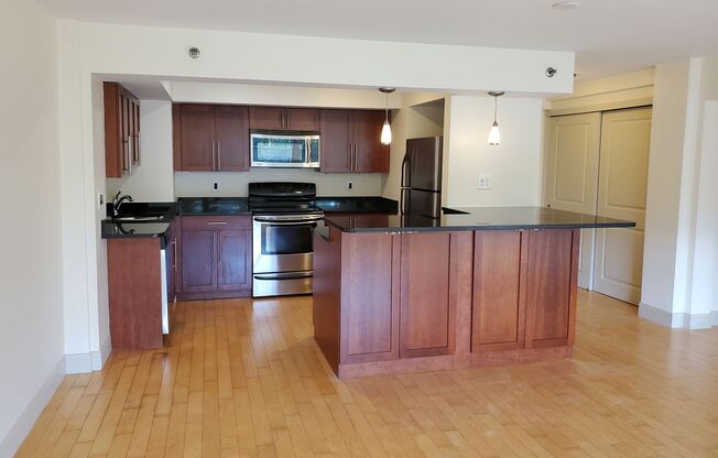 2 beds, 2 baths, 1,099 sqft, $3,800, Unit 806