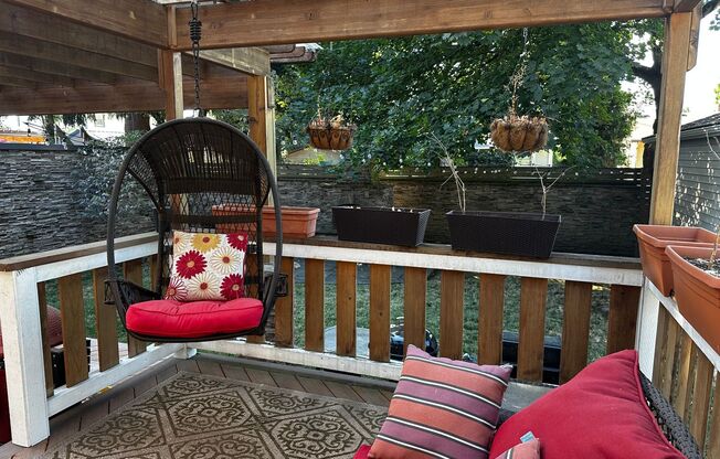 WestMoreland Gem! Portland Original, Huge deck, great backyard pets ok!