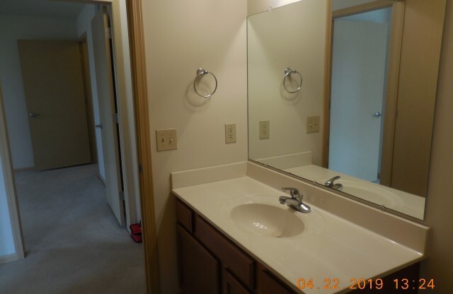 2 beds, 1 bath, 1,000 sqft, $1,645, Unit 5018 - 201