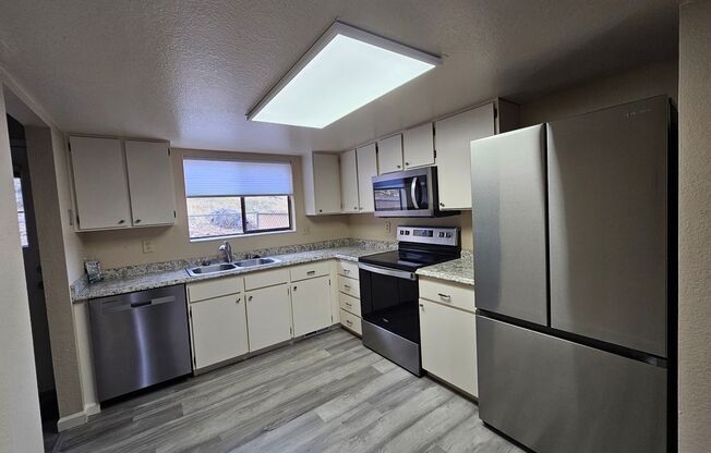 Just Remodeled 2 Bedroom Unit - Close to UNR!