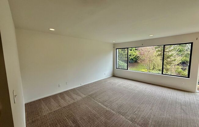 Beautiful 2 bed, 1 bath Shoreline Condo, $1850/mo.