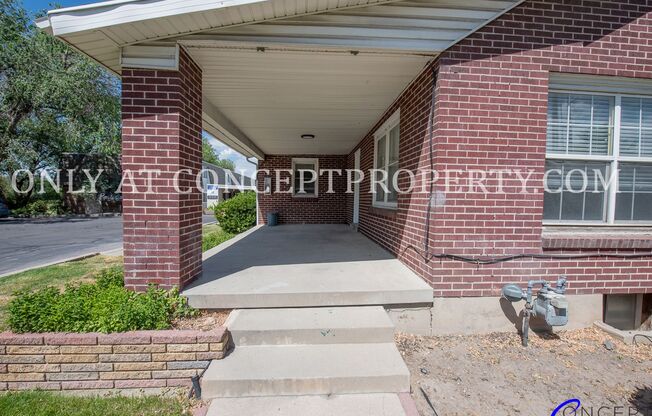 2 beds, 1 bath, 880 sqft, $1,249, Unit 17