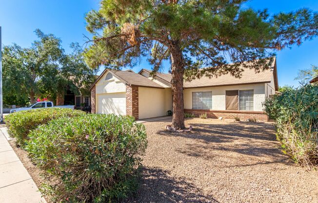 Charming 3-bedroom, 2-bathroom home in Phoenix!