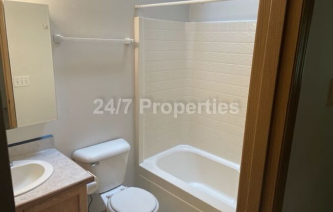 1 bed, 1.5 baths, 995 sqft, $1,575, Unit 18757