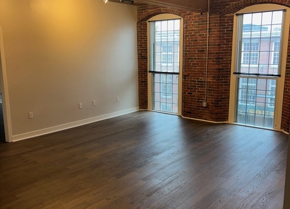 2 beds, 2 baths, 1,425 sqft, $3,000, Unit 355