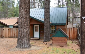 UNFURNISHED Quaint Cabin in Great Location