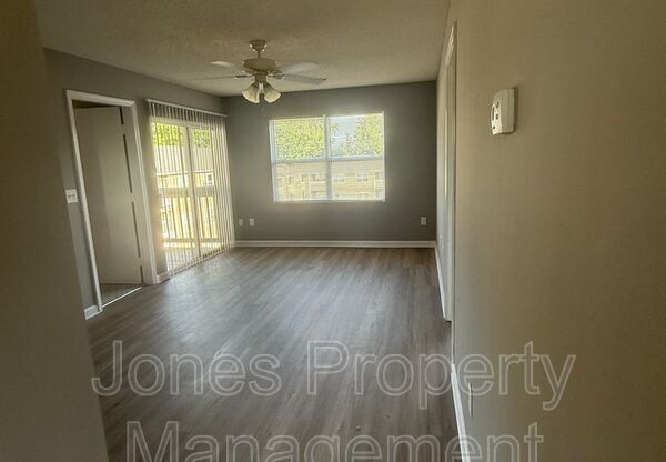 301 L COUNTRY CLUB DR NE