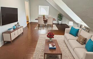 233 W Queen Lane