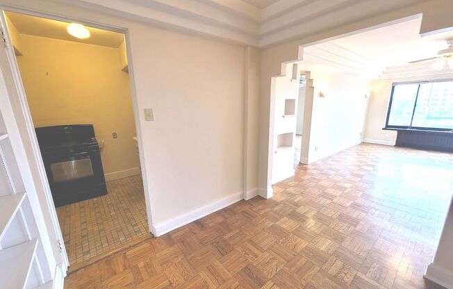 1 bed, 1 bath, $1,045, Unit 407