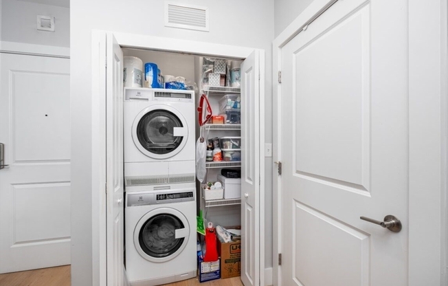 1 bed, 1 bath, 683 sqft, $2,900, Unit 402