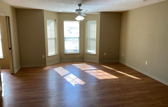 2 beds, 2 baths, 963 sqft, $876, Unit M11-H