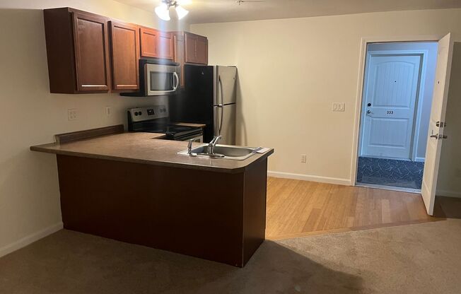 2 beds, 1 bath, $2,000