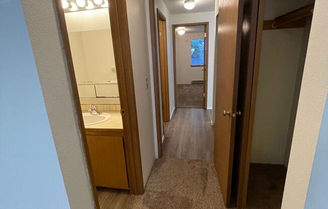 2 beds, 1.5 baths, 900 sqft, $1,550, Unit B105