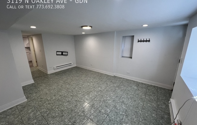 3119 N OAKLEY AVE