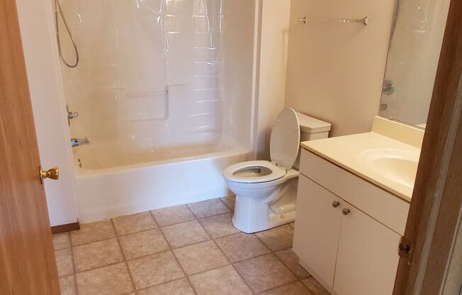 2 beds, 1 bath, $1,079