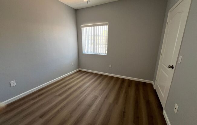 2 beds, 1 bath, $1,450, Unit # 1050