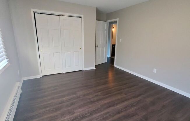 2 beds, 1 bath, $975, Unit 9