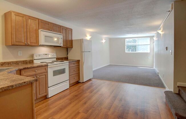 4 beds, 2 baths, 1,300 sqft, $5,200, Unit 203