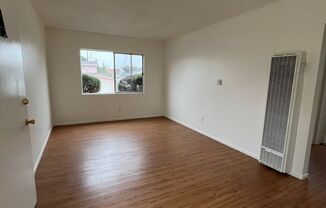 2 beds, 1 bath, $2,350, Unit A