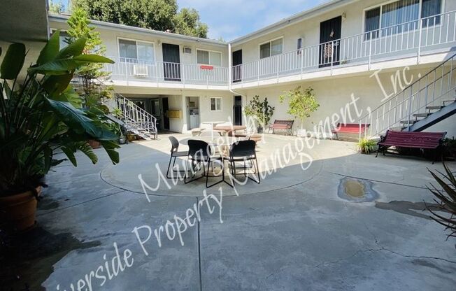 2 beds, 1 bath, $1,550, Unit L