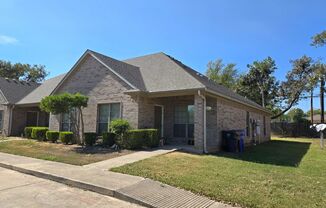 3/2 Fourplex in Castle Heights