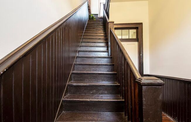 Historic, Renovated 3BR with Wrap-Around Balcony Near St. Charles