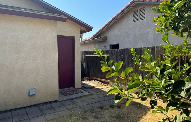 3 beds, 1 bath, $1,900