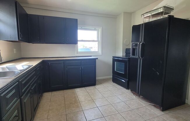 2 beds, 1 bath, 1,000 sqft, $1,100, Unit Down Rear